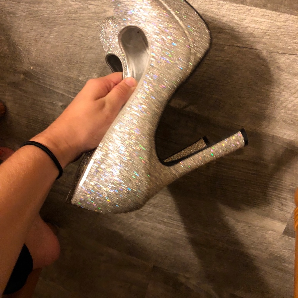 Heels - Picture 2 of 3